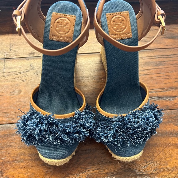 Tory Burch Wedge Heel. - Picture 2 of 4